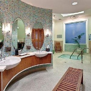 Oakwood At Palazzo East
